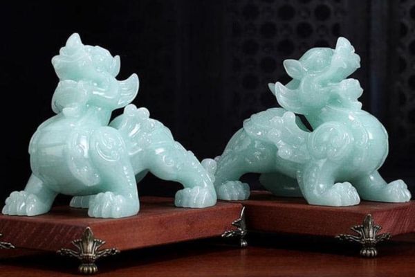 05 vật phẩm phong thủy nên đặt trên bàn làm việc của người mệnh kim để thu hút may mắn, tài lộc