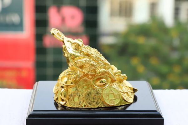 05 vật phẩm phong thủy nên đặt trên bàn làm việc của người mệnh kim để thu hút may mắn, tài lộc