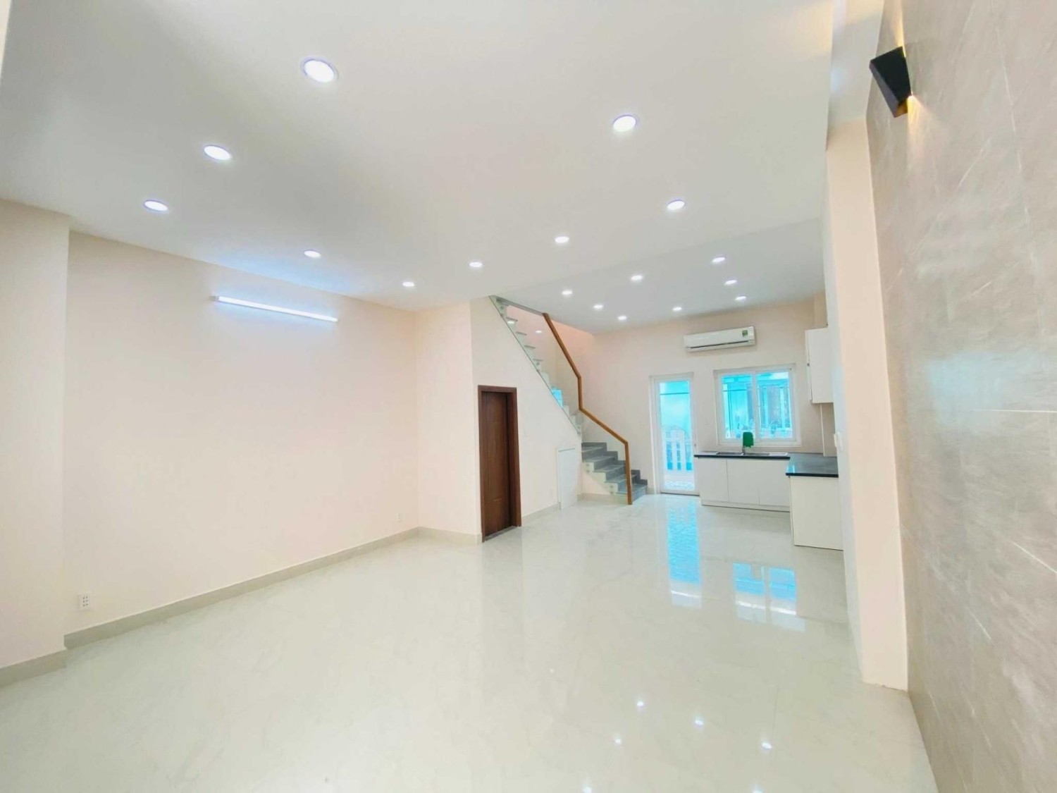 Tối thời điểm hiện tại trang chủ okvip có bao nhiều trang thành viên được hiện thị trên trang chủ Okevip hiện đang mở Verosa Park 85m² đường Liên Phường Quận 9 tiện ở làm VP công ty