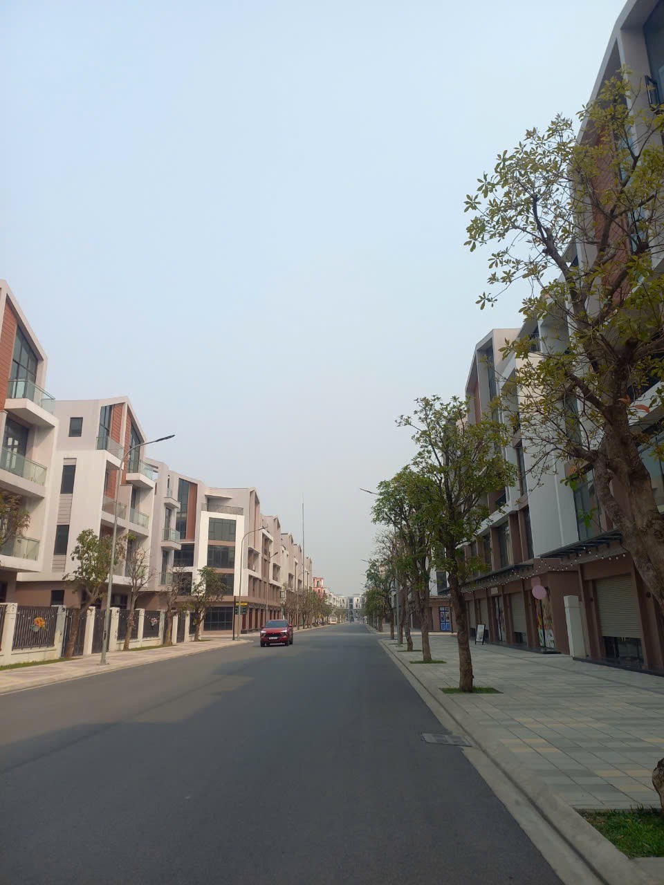 Bán nhanh căn liền kề 2 mặt tiền - 100m2 - 5 tầng - đường 20m - giá 18 tỷ