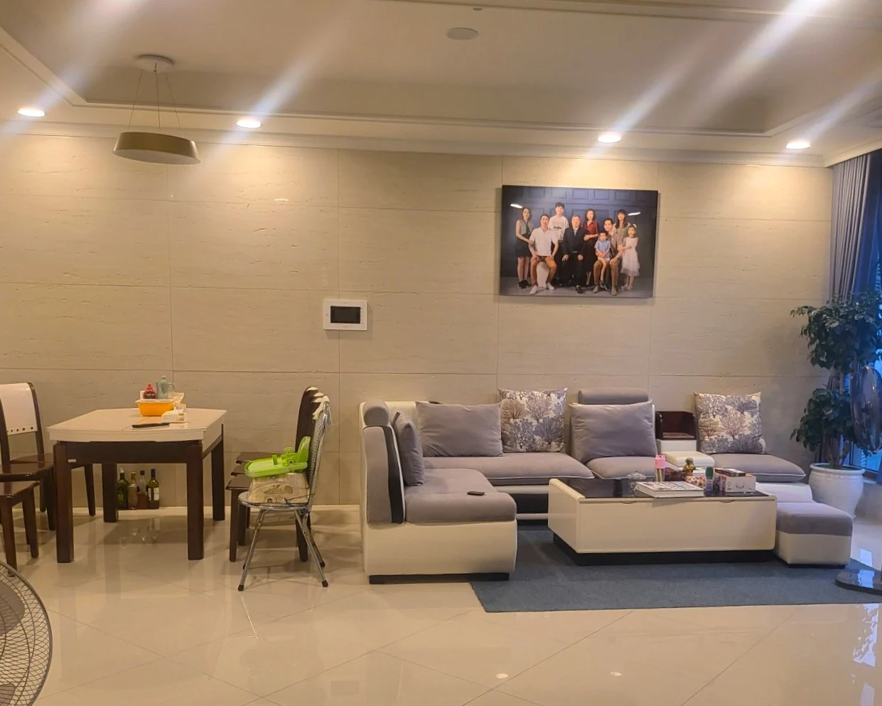 Bán căn hộ 3PN Home City Trung Kính, 102m2 hướng mát tầng trung view đẹp
