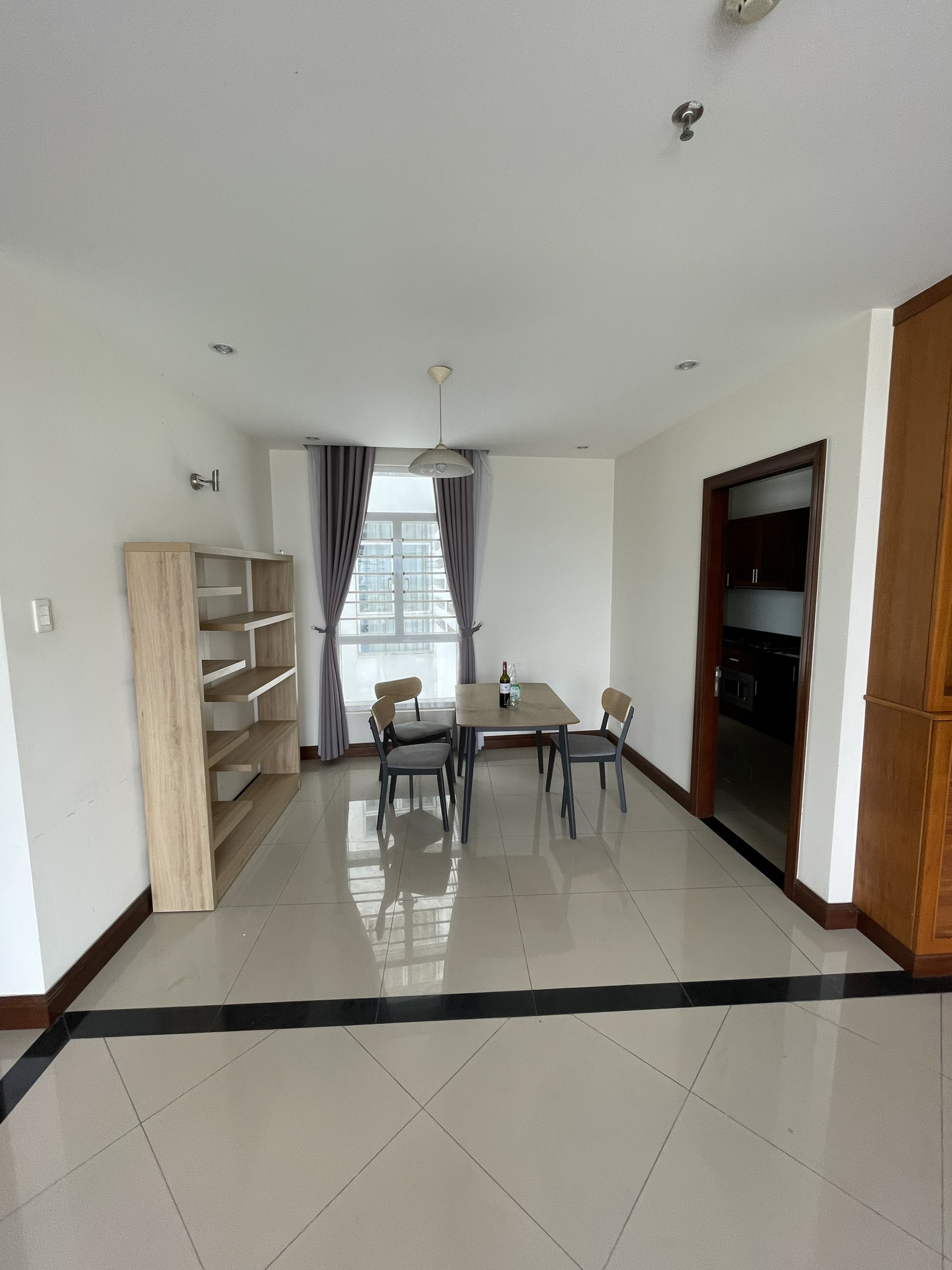 Hiếm, bán nhanhcăn hộ Chelsea Park, 116 Trung Kính, 100m2 full đồ, sổ đỏ, nhỉnh 9 tỷ