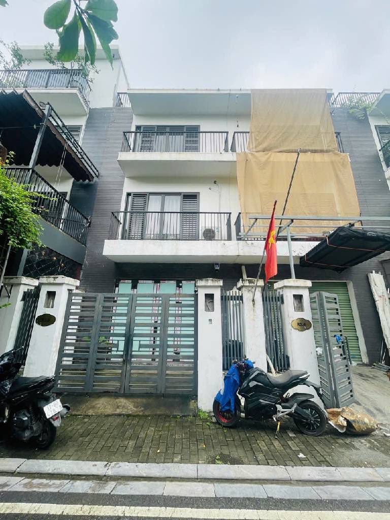 Giảm 500 triệu, bán nhà liền kề The Eden Rose 83m2, 4 tầng xây thô, hàng xóm The Manor